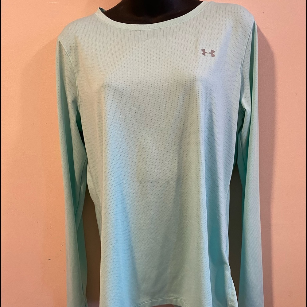 Under armed work out long sleeve top